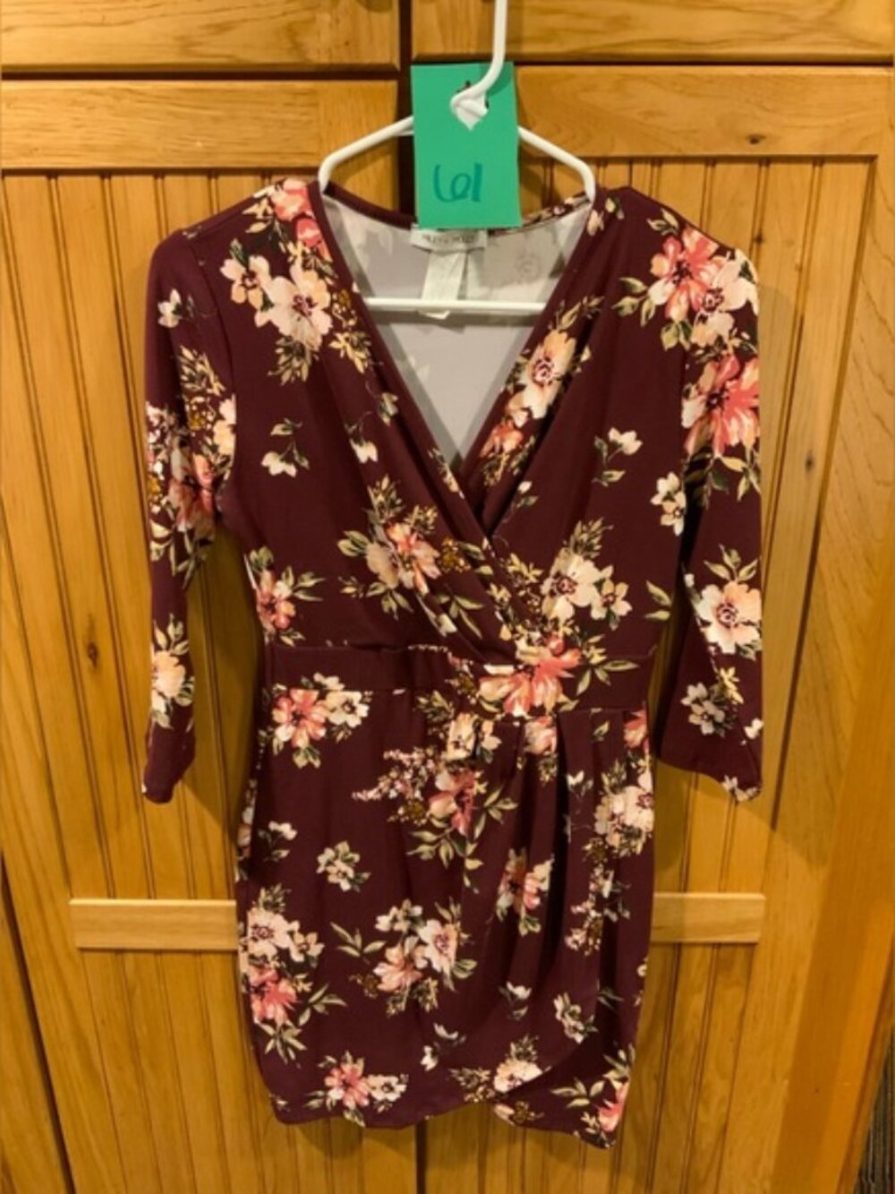 Chic Floral Mini Dress in Burgundy and Pink